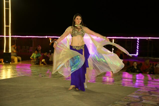 belly dance dubai desert safari