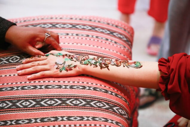 heena tattoo in desert safari for ladies