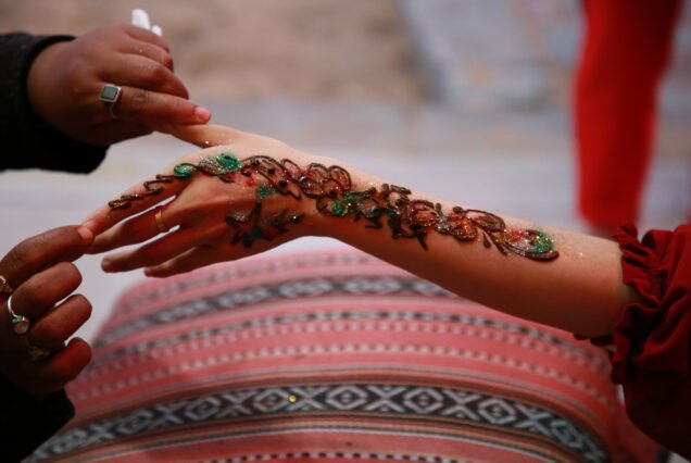 heena tattoo in desert safari camp falcon oasis