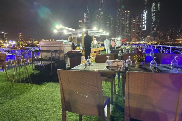 premium dhow cruise in dubai- falcon oasis